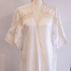 Victoria's Secret Gold Label Vintage Robe Size Small ILGWU USA White Cream Lace